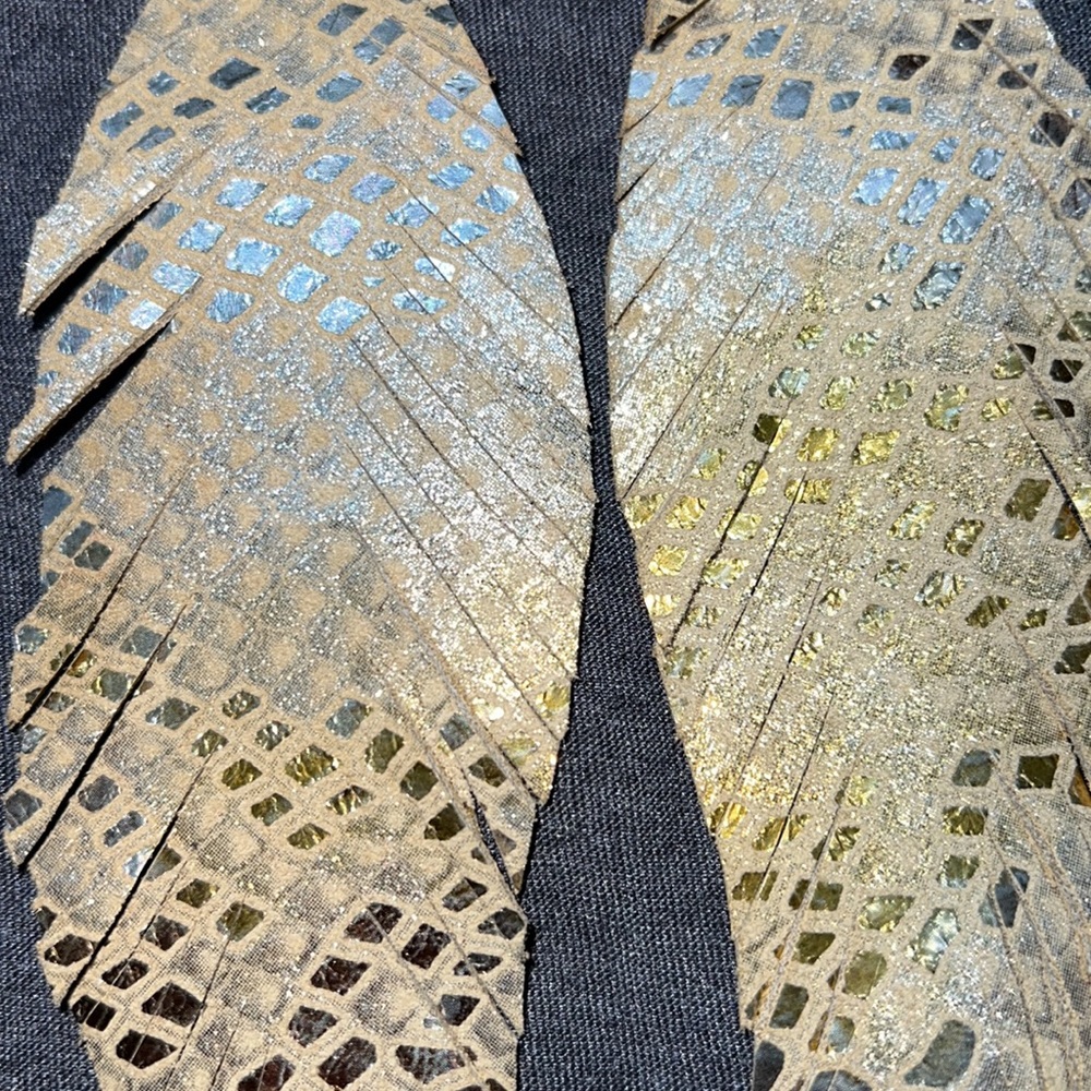 Leather mermaid print fringe earrings - Picture 10 of 11